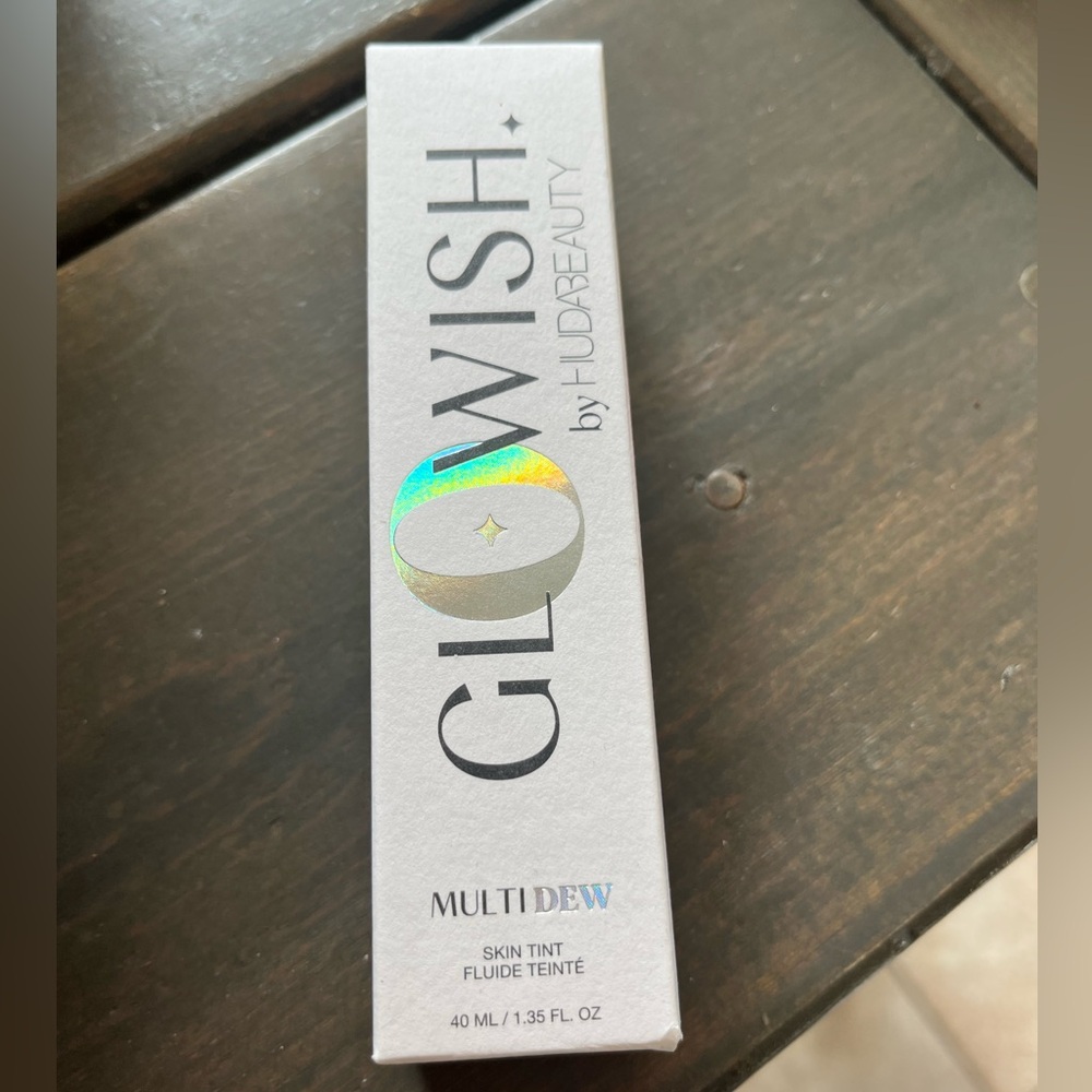 HUDA BEAUTY GloWish MultiDew Skin Tint 06 Medium Tan